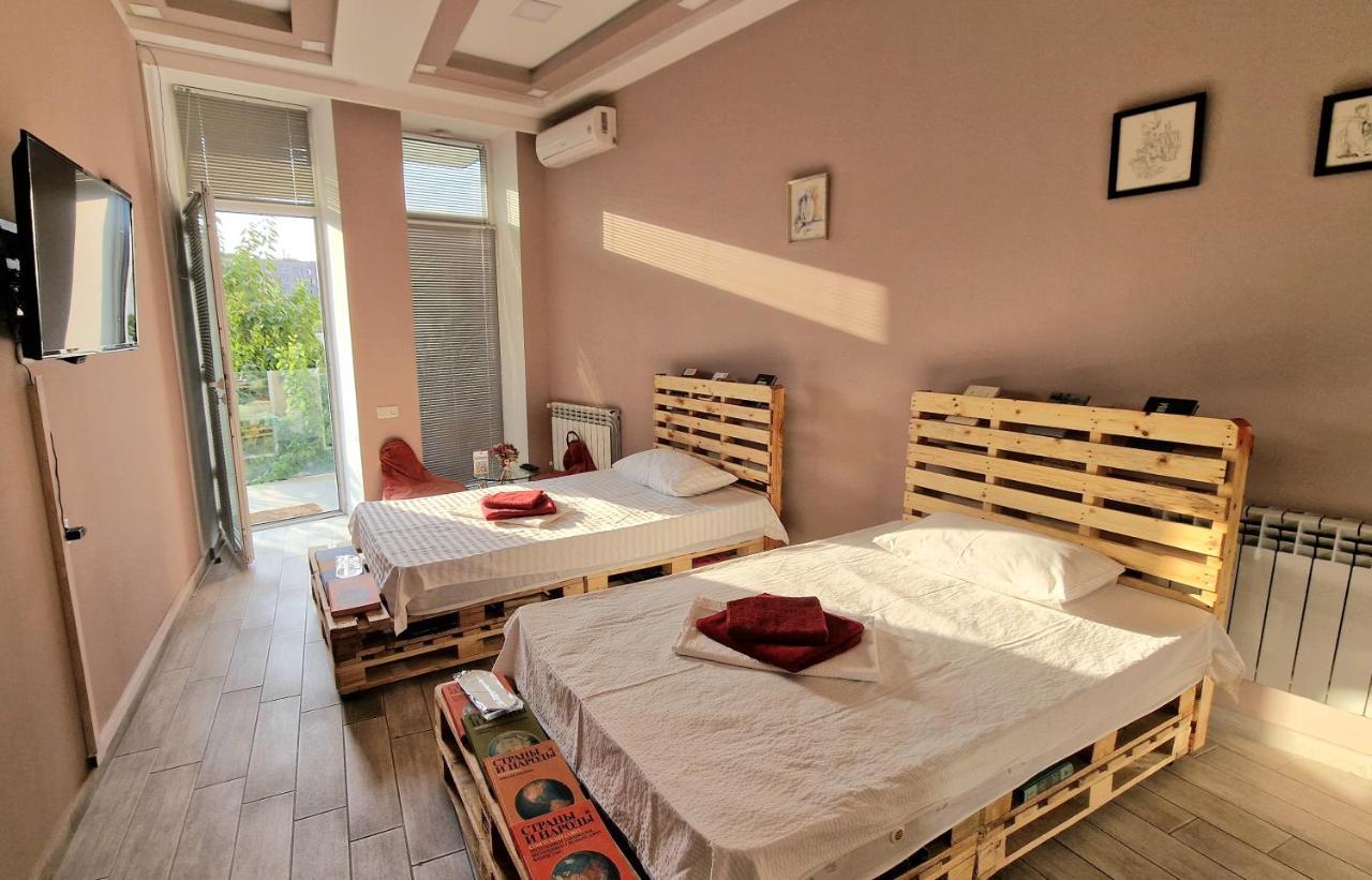Puzzle Space Hostel Yerevan Exterior photo